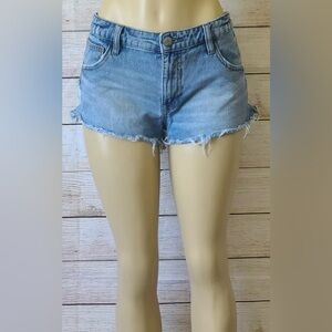 Free People Women Denim Blue Ripped Distressed Raw Hem Shorts Size 27